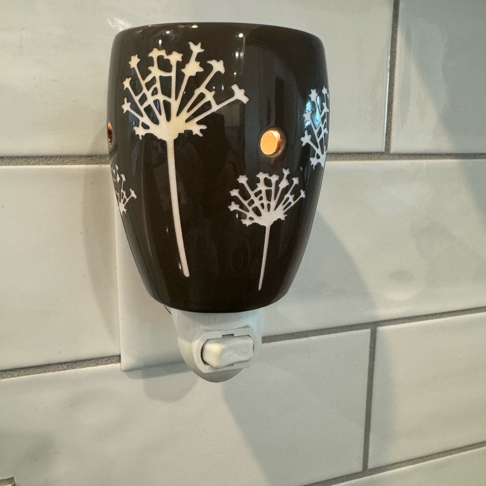 Scentsy plug in warmer